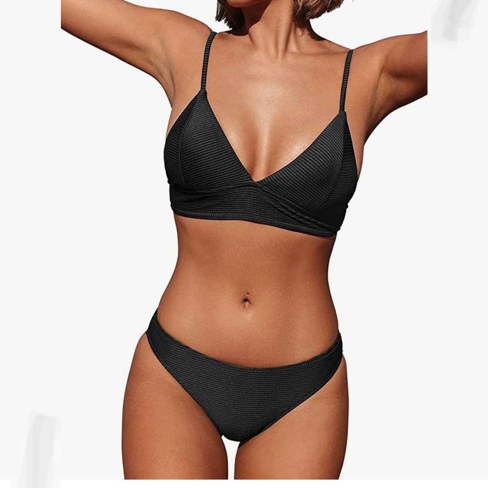NWT CUPSHE Women Bikini Set Black Sexy Triangle Two Piece Swimsuit Size Small